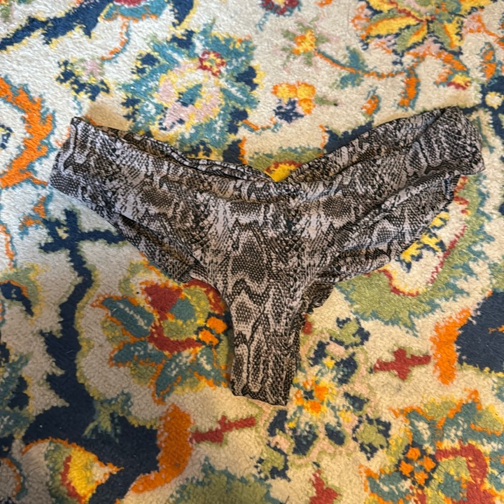 Strange Bikinis NWOT Hannah Bikini Bottoms Size L